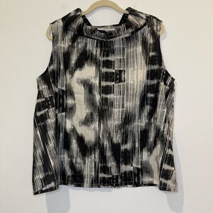 Bryn Walker Graphic Black White Sleeveless Top
